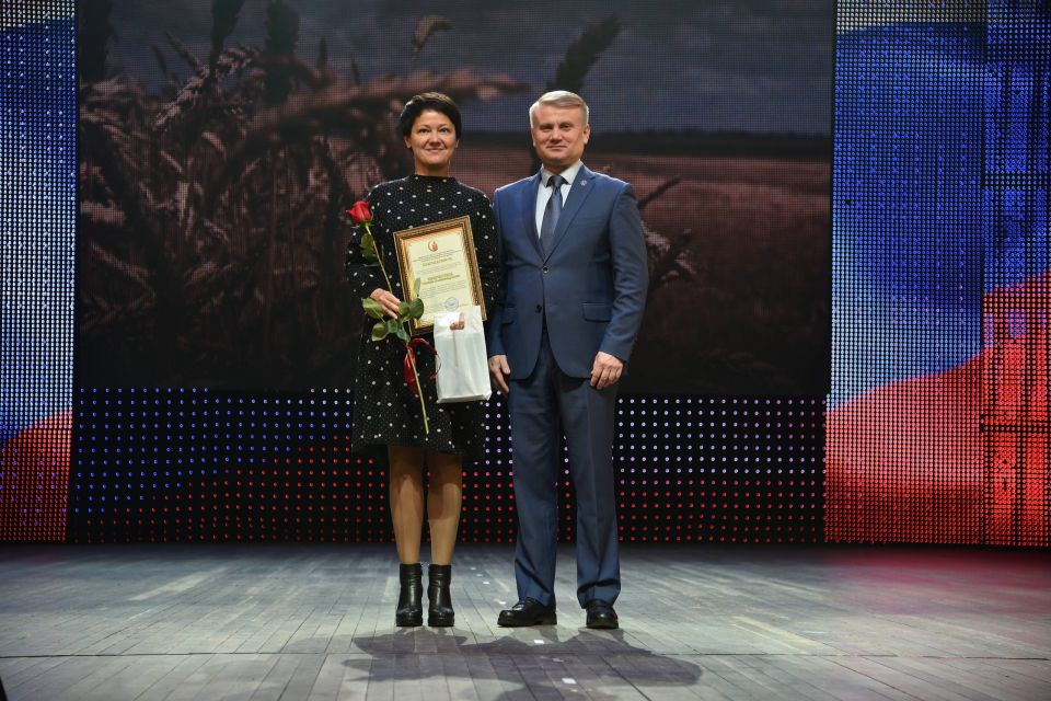 Артем Крамаренко: Сегодня в Донецке мы торжественно отметили День работника сельского хозяйства и перерабатывающей промышленности Артем Крамаренко: Сегодня в Донецке мы торжественно отметили День работника сельского хозяйства и перерабатывающей промышленности