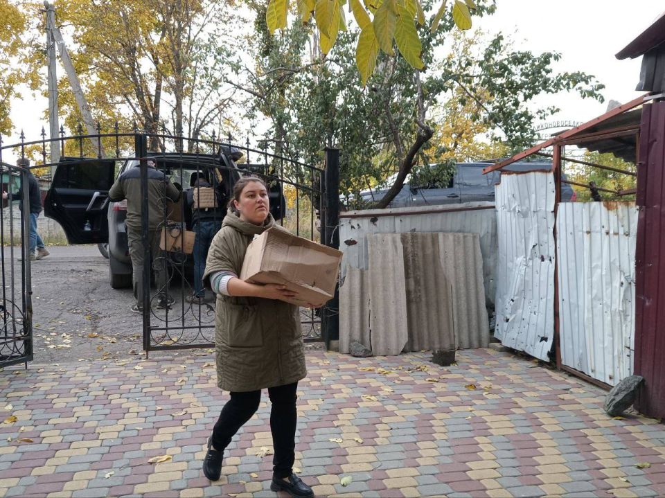 Александр Волошин: #гуманитарнаяпомощь. Продолжаем оказывать системную помощь жителям освобожденных территорий Депутаты Народного Совета ДНР Марина Каплянок, Евгений Белашев, Дмитрий Дикий и Денис Островский посетили с... Александр Волошин: #гуманитарнаяпомощь. Продолжаем оказывать системную помощь жителям освобожденных территорий Депутаты Народного Совета ДНР Марина Каплянок, Евгений Белашев, Дмитрий Дикий и Денис Островский посетили с...