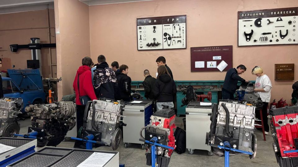 Олег Трофимов: Один день из жизни студента: школьники примерили на себя профессии будущего Олег Трофимов: Один день из жизни студента: школьники примерили на себя профессии будущего