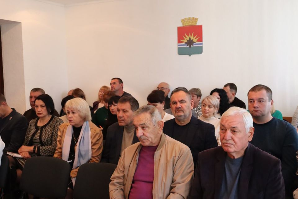 Сегодня, 14 октября, Глава муниципального образования городской округ Торез Чесноков А.В. провел расширенное аппаратное совещание с участием руководителей администрации городского округа Торез, ее отраслевых (функциональных)... Сегодня, 14 октября, Глава муниципального образования городской округ Торез Чесноков А.В. провел расширенное аппаратное совещание с участием руководителей администрации городского округа Торез, ее отраслевых (функциональных)...