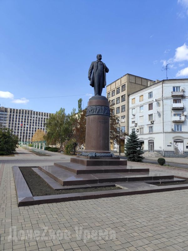 Всего за полтора часа: разгадать скульптурный код Донецка и совершить путешествие во времени Всего за полтора часа: разгадать скульптурный код Донецка и совершить путешествие во времени