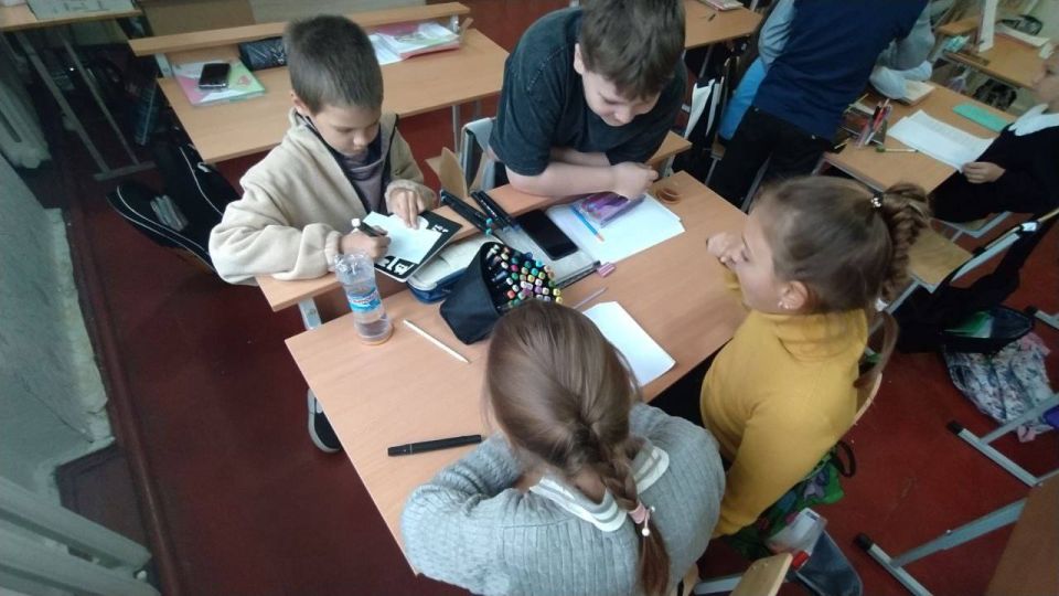 В преддверии 145-летия поэта Саши Черного в библиотеке-филиале №1 для учащихся 4 класса СШ №19, был проведён час вопросов и ответов «Про ребят и про зверят» В преддверии 145-летия поэта Саши Черного в библиотеке-филиале №1 для учащихся 4 класса СШ №19, был проведён час вопросов и ответов «Про ребят и про зверят»