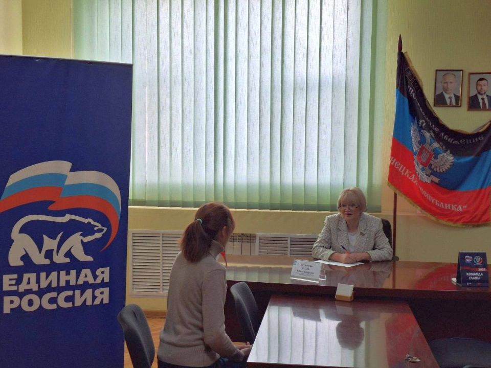 Прием граждан. Сегодня, 14 октября, председатель Шахтерского муниципального совета ДНР Ольга Катанцева провела личный прием граждан в местной общественной приемной Шахтерского местного отделения партии «Единая Россия» Прием граждан. Сегодня, 14 октября, председатель Шахтерского муниципального совета ДНР Ольга Катанцева провела личный прием граждан в местной общественной приемной Шахтерского местного отделения партии «Единая Россия»