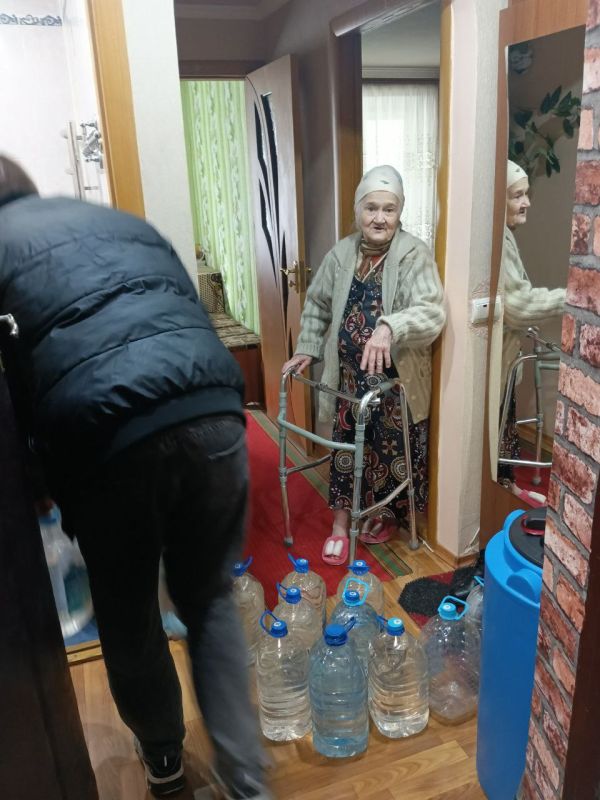 Денис Зубов: Помощь пенсионерам. Администрация городского округа Иловайск продолжает принимать участие в акции «Эстафета Добра» Денис Зубов: Помощь пенсионерам. Администрация городского округа Иловайск продолжает принимать участие в акции «Эстафета Добра»