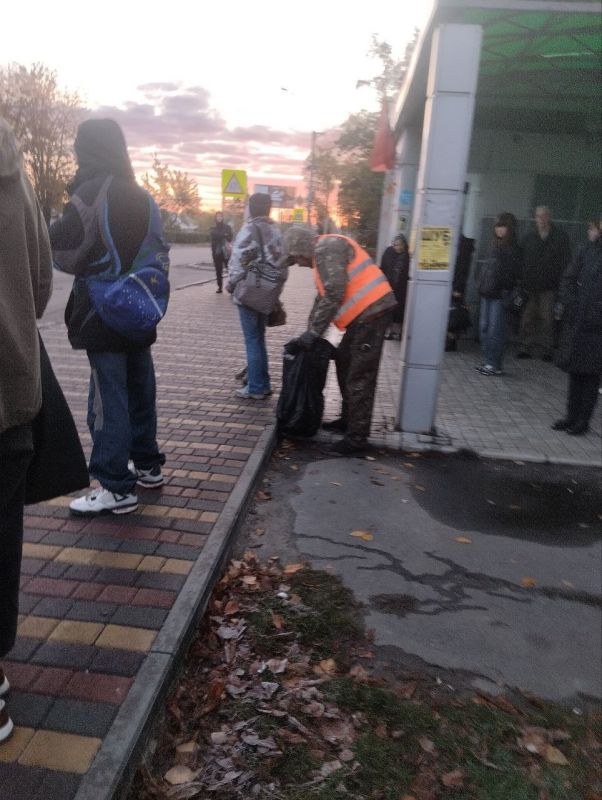 С заботой об округе.. За 14.10.2025 года сотрудниками МУП АГЯ «ЖЭК» выполнены следующие виды работ: выполнены работы по уборке придомовой территории по адресам: С заботой об округе.. За 14.10.2025 года сотрудниками МУП АГЯ «ЖЭК» выполнены следующие виды работ: выполнены работы по уборке придомовой территории по адресам: