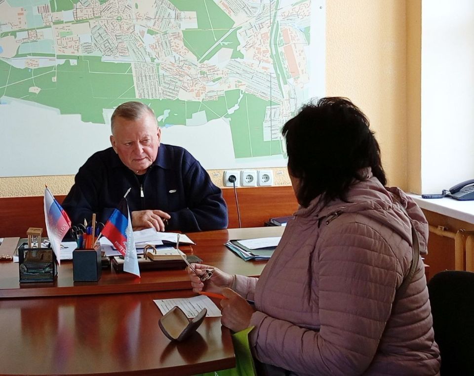 Наталья Бегуненко: Сегодня, 14 октября, заместитель руководителя Управы Петровского внутригородского района Администрации городского округа Донецк Сергей Васильевич Чуб провёл еженедельный приём жителей района Наталья Бегуненко: Сегодня, 14 октября, заместитель руководителя Управы Петровского внутригородского района Администрации городского округа Донецк Сергей Васильевич Чуб провёл еженедельный приём жителей района
