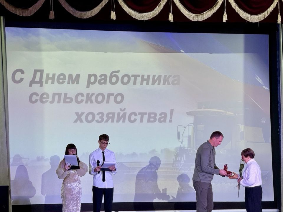 Александр Шатов: Чествование лучших аграриев округа Александр Шатов: Чествование лучших аграриев округа