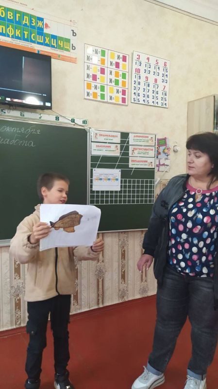 В преддверии 145-летия поэта Саши Черного в библиотеке-филиале №1 для учащихся 4 класса СШ №19, был проведён час вопросов и ответов «Про ребят и про зверят» В преддверии 145-летия поэта Саши Черного в библиотеке-филиале №1 для учащихся 4 класса СШ №19, был проведён час вопросов и ответов «Про ребят и про зверят»