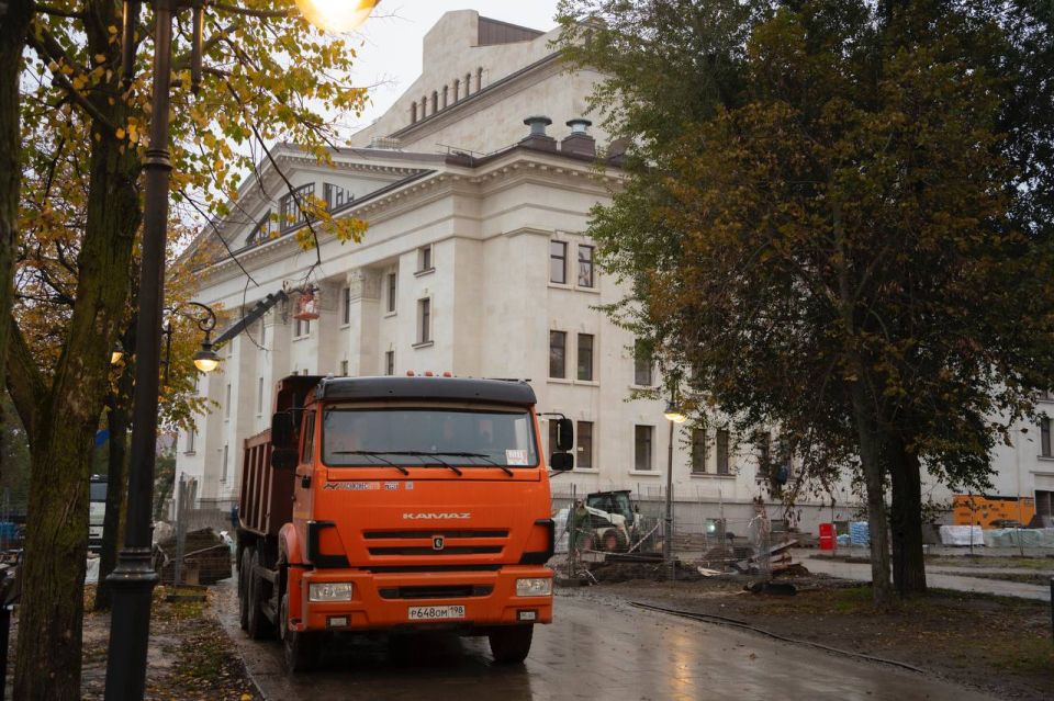 Зампред Правительства ДНР Кирилл Макаров и министр культуры Михаил Желтяков проинспектировали ход строительных работ в здании Мариупольского республиканского академического ордена «Знак почета» русского драматического театра Зампред Правительства ДНР Кирилл Макаров и министр культуры Михаил Желтяков проинспектировали ход строительных работ в здании Мариупольского республиканского академического ордена «Знак почета» русского драматического театра
