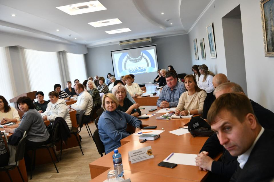 Сегодня, в рамках заключенного Соглашения об установлении побратимских связей между муниципальным образованием городской округ Донецк Донецкой Народной Республики, руководитель ресурсного центра поддержки... Сегодня, в рамках заключенного Соглашения об установлении побратимских связей между муниципальным образованием городской округ Донецк Донецкой Народной Республики, руководитель ресурсного центра поддержки...