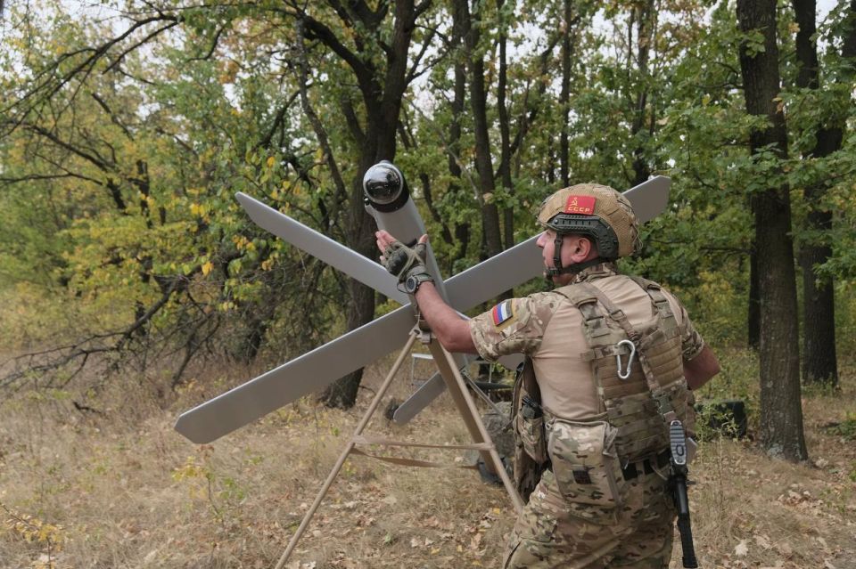 Кадры боевого применения барражирующих боеприпасов семейства ZALA «Ланцет» расчётами группировки войск «Центр» на Покровском (Красноармейском) направлении Кадры боевого применения барражирующих боеприпасов семейства ZALA «Ланцет» расчётами группировки войск «Центр» на Покровском (Красноармейском) направлении