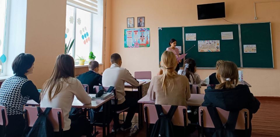 В рамках акции «Учиться в Донбассе», инициированной Главой Республики, школьникам и их родителям представили Карту дополнительного образования ДНР В рамках акции «Учиться в Донбассе», инициированной Главой Республики, школьникам и их родителям представили Карту дополнительного образования ДНР