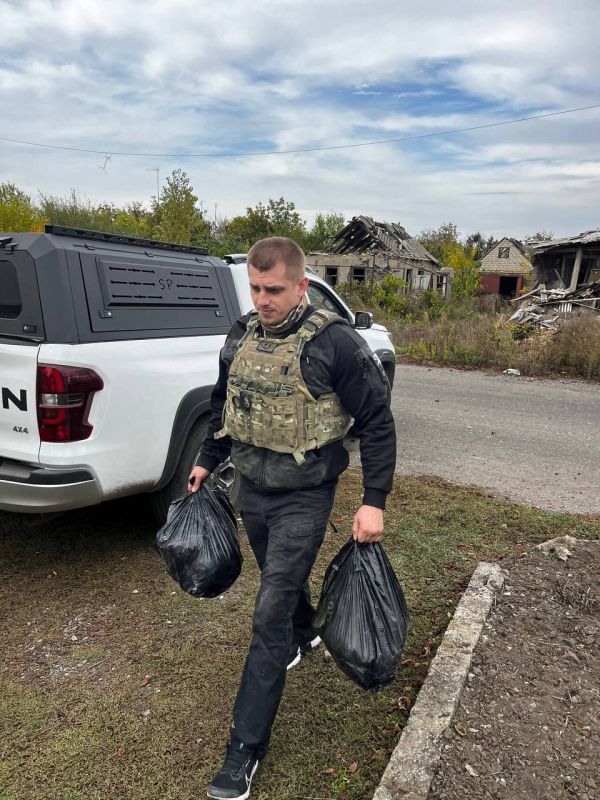 Александр Волошин: #гуманитарнаяпомощь. Продолжаем оказывать системную помощь жителям освобожденных территорий Депутаты Народного Совета ДНР Марина Каплянок, Евгений Белашев, Дмитрий Дикий и Денис Островский посетили с... Александр Волошин: #гуманитарнаяпомощь. Продолжаем оказывать системную помощь жителям освобожденных территорий Депутаты Народного Совета ДНР Марина Каплянок, Евгений Белашев, Дмитрий Дикий и Денис Островский посетили с...