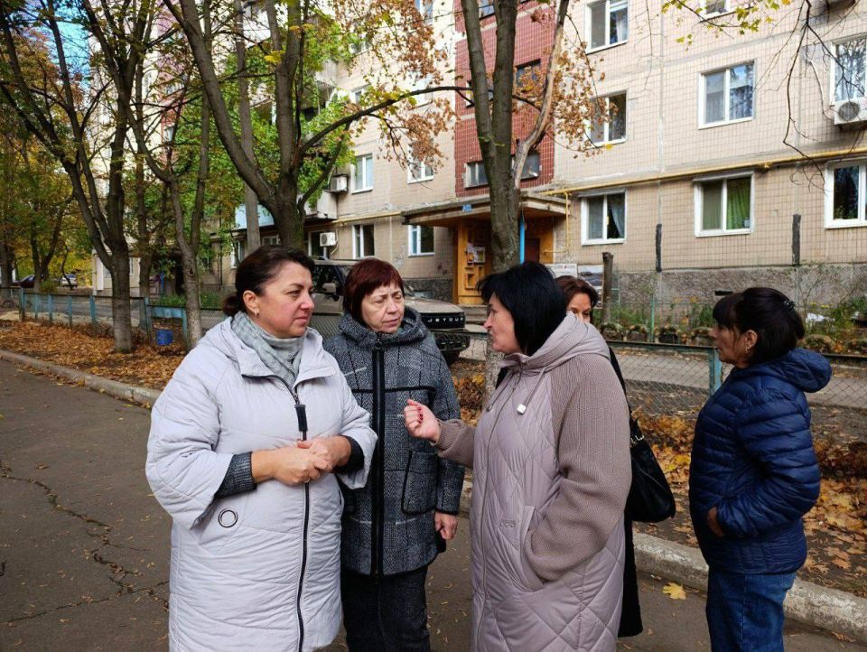 Михаил Меренков: Первый заместитель руководителя Управы Буденновского внутригородского района Елена Булавицкая совместно с депутатом Донецкого городского совета Татьяной Жуковой встретились с трудовым коллективом ГКДОУ... Михаил Меренков: Первый заместитель руководителя Управы Буденновского внутригородского района Елена Булавицкая совместно с депутатом Донецкого городского совета Татьяной Жуковой встретились с трудовым коллективом ГКДОУ...