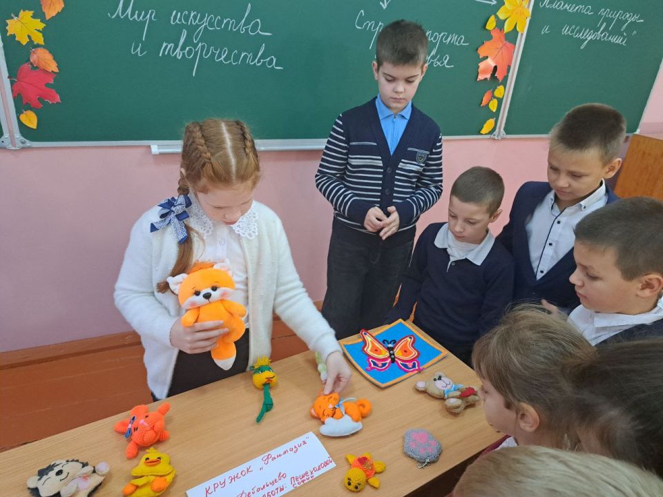 В рамках акции «Учиться в Донбассе», инициированной Главой Республики, школьникам и их родителям представили Карту дополнительного образования ДНР В рамках акции «Учиться в Донбассе», инициированной Главой Республики, школьникам и их родителям представили Карту дополнительного образования ДНР