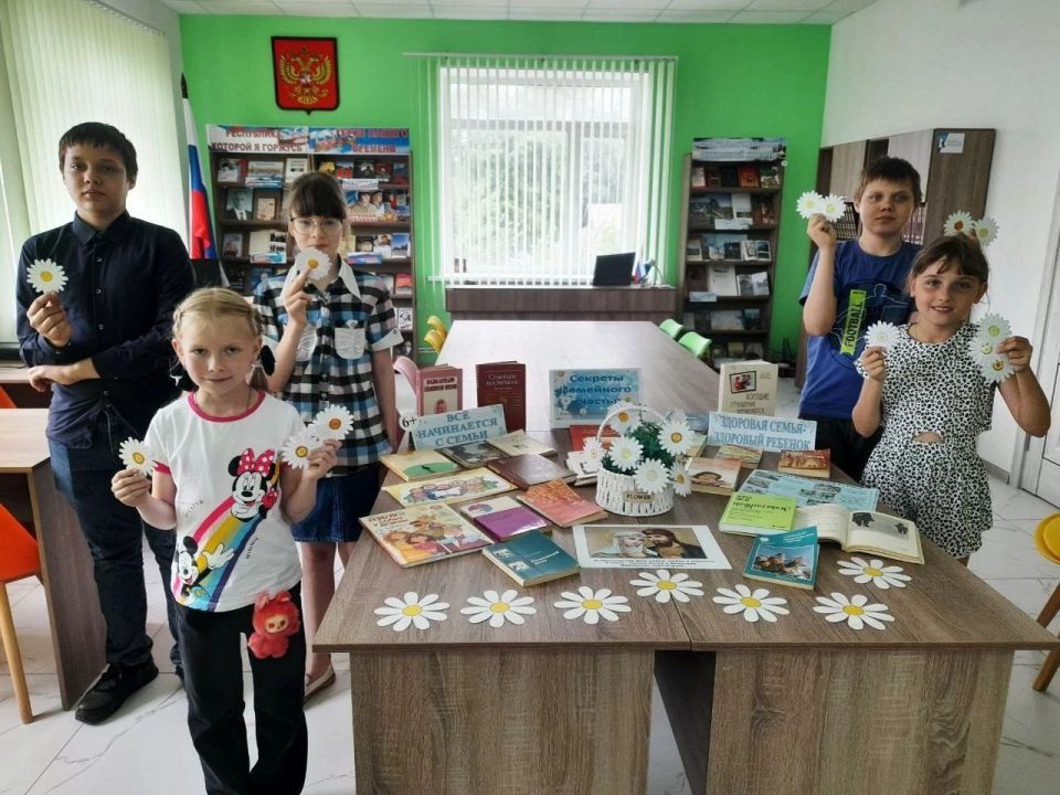 Александр Качанов: Дорогие жители Еленовки!. Поздравляю вас с прекрасным юбилеем – 185-летием со дня основания славного поселка! Этот день – символ дружбы, единства и гордости за нашу историю Александр Качанов: Дорогие жители Еленовки!. Поздравляю вас с прекрасным юбилеем – 185-летием со дня основания славного поселка! Этот день – символ дружбы, единства и гордости за нашу историю