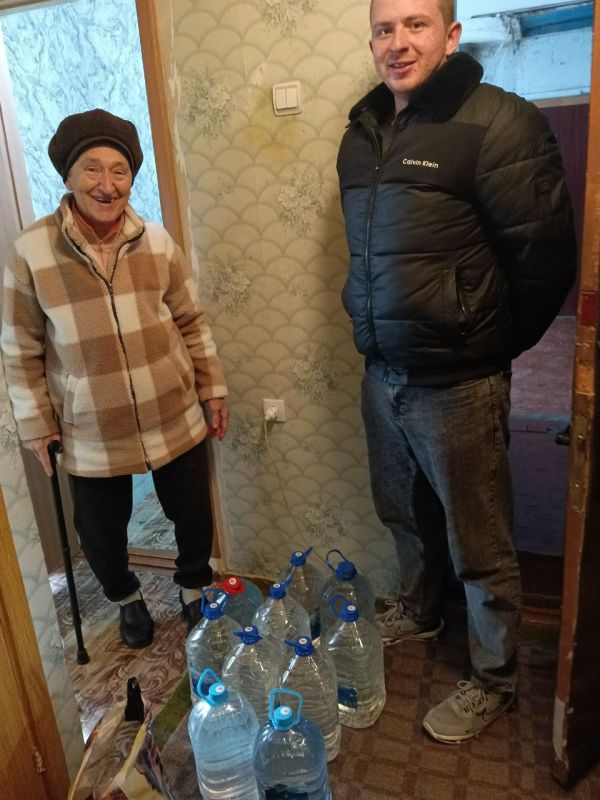 Денис Зубов: Помощь пенсионерам. Администрация городского округа Иловайск продолжает принимать участие в акции «Эстафета Добра» Денис Зубов: Помощь пенсионерам. Администрация городского округа Иловайск продолжает принимать участие в акции «Эстафета Добра»
