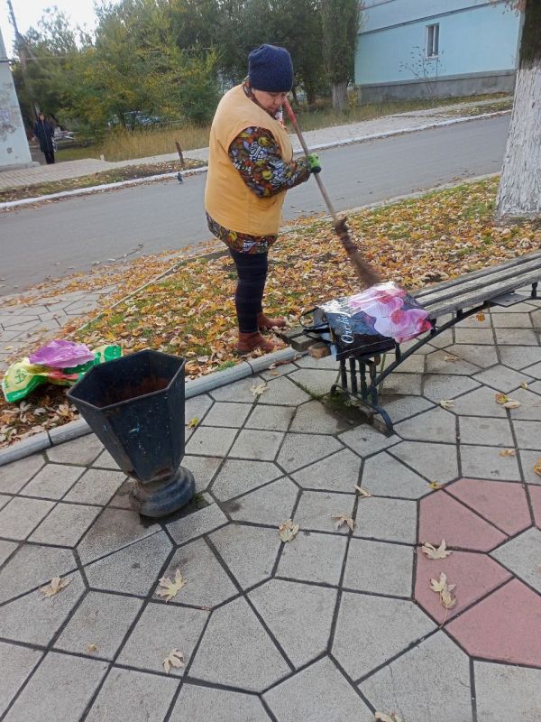 С заботой об округе.. За 14.10.2025 года сотрудниками МУП АГЯ «ЖЭК» выполнены следующие виды работ: выполнены работы по уборке придомовой территории по адресам: С заботой об округе.. За 14.10.2025 года сотрудниками МУП АГЯ «ЖЭК» выполнены следующие виды работ: выполнены работы по уборке придомовой территории по адресам: