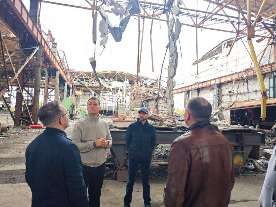 Представители Минстроя России в ДНР обсудили развитие региона Представители Минстроя России в ДНР обсудили развитие региона