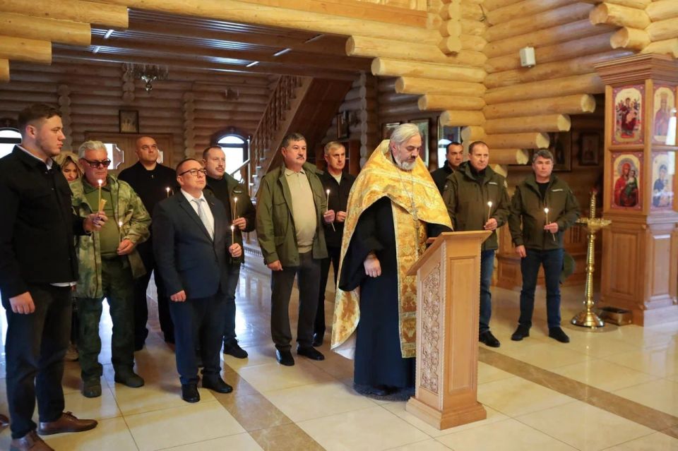 Заместитель Председателя Народного Совета ДНР Андрей Крамар принял участие в передаче гуманитарного груза с питьевой водой Заместитель Председателя Народного Совета ДНР Андрей Крамар принял участие в передаче гуманитарного груза с питьевой водой