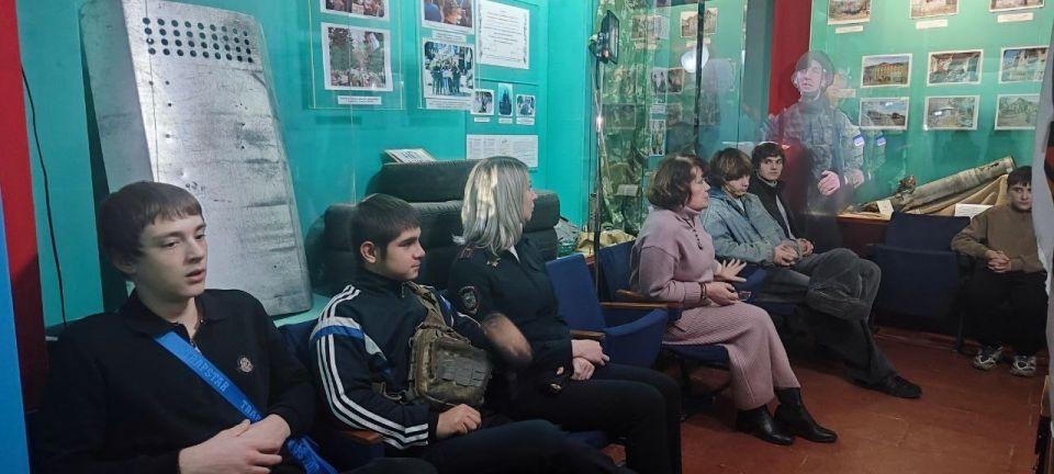В Музее истории города Харцызска прошла обзорная экскурсия для учащихся школ города «Под стук колес история рождалась» с целью развития у ребят гражданской активности в духе патриотизма и профилактики безнадзорности... В Музее истории города Харцызска прошла обзорная экскурсия для учащихся школ города «Под стук колес история рождалась» с целью развития у ребят гражданской активности в духе патриотизма и профилактики безнадзорности...