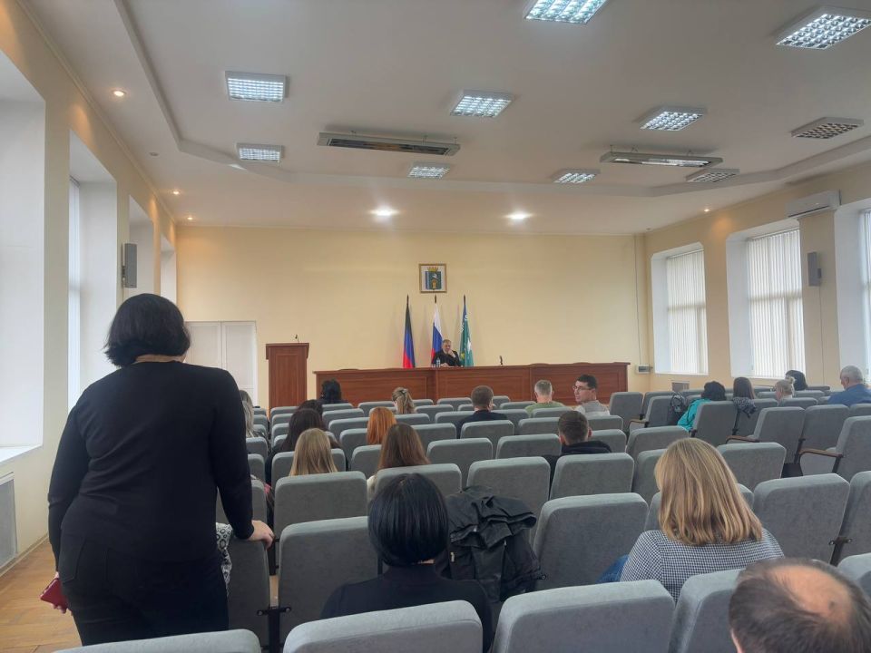 Глава Мангушского муниципального округа Борис Трима провел рабочее совещание с руководителями учреждений, предприятий и начальниками структурных подразделений администрации Глава Мангушского муниципального округа Борис Трима провел рабочее совещание с руководителями учреждений, предприятий и начальниками структурных подразделений администрации
