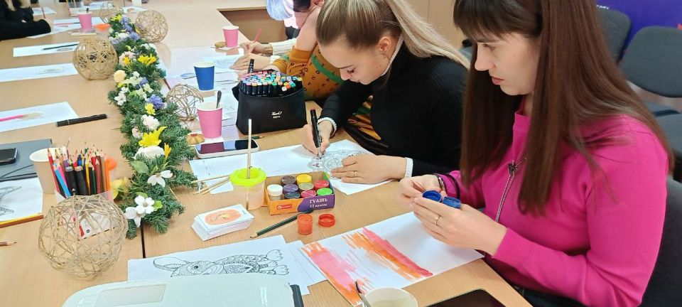 Женский клуб «Вектор жизни — Работа для своих», при Дебальцевском центре занятости организовали встречу женщин, жен и матерей участников СВО Женский клуб «Вектор жизни — Работа для своих», при Дебальцевском центре занятости организовали встречу женщин, жен и матерей участников СВО