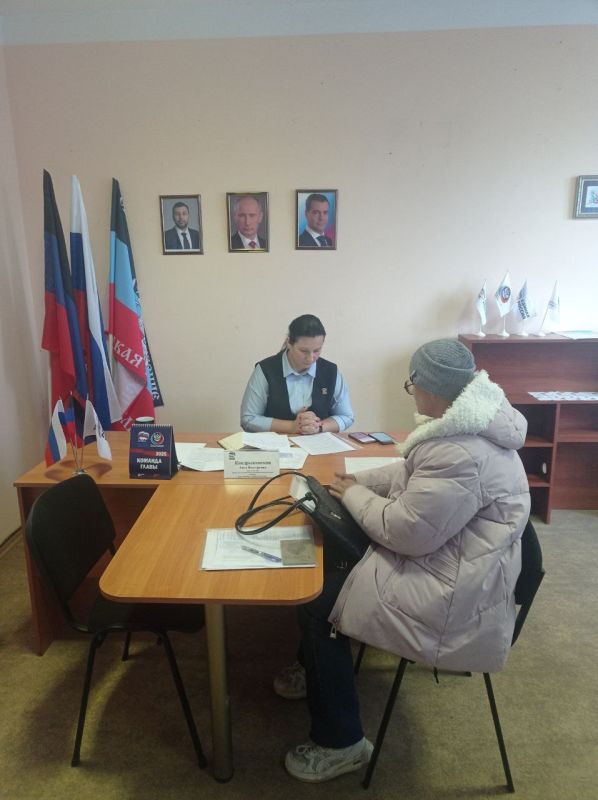Сегодня, 14 октября, по поручению Главы Донецкой Народной Республики Дениса Пушилина, в общественной приемной партии "Единая Россия" Ленинского района города Донецка депутат Народного Совета, Председатель Комитета Народного... Сегодня, 14 октября, по поручению Главы Донецкой Народной Республики Дениса Пушилина, в общественной приемной партии "Единая Россия" Ленинского района города Донецка депутат Народного Совета, Председатель Комитета Народного...