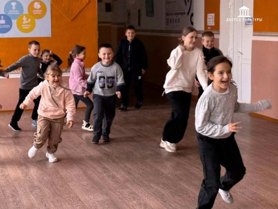 14 октября в стенах ГБОУ «Золотарёвская СШ № 8 Г.О. Харцызск» сотрудники Харцызского городского Дворца культуры провели покровские посиделки, собрав учеников 1-5 классов 14 октября в стенах ГБОУ «Золотарёвская СШ № 8 Г.О. Харцызск» сотрудники Харцызского городского Дворца культуры провели покровские посиделки, собрав учеников 1-5 классов