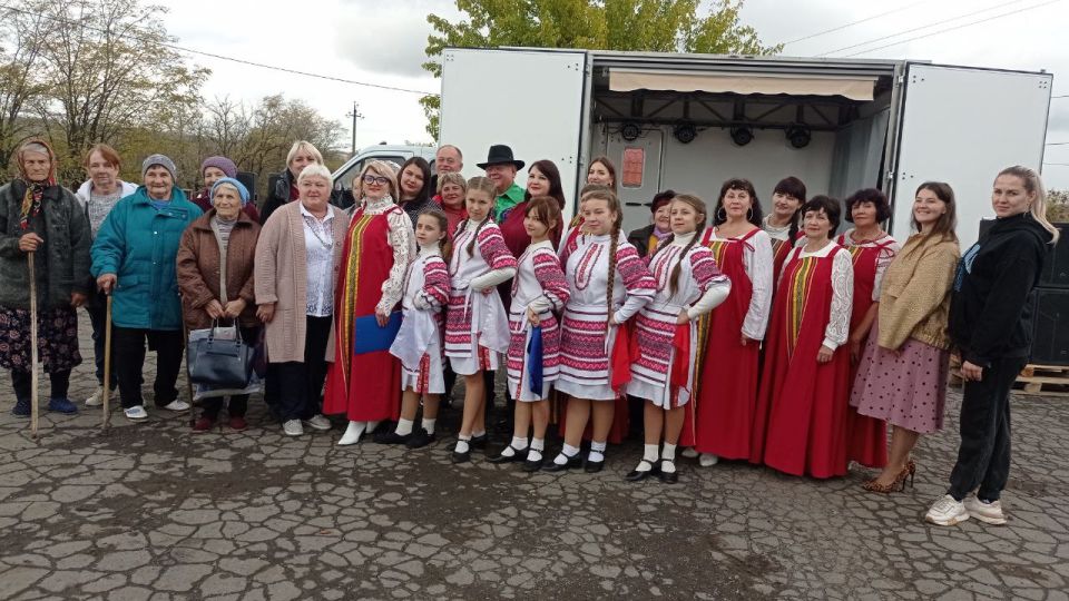 В рамках партийного проекта Единой России «Культура малой Родины» продолжаются мероприятия на базе многофункционального передвижного культурного центра Автоклуб города Шахтерска