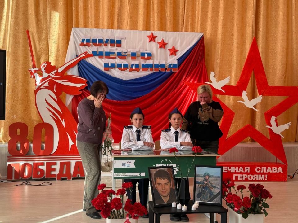 Александр Пеняев: Открыли сегодня еще одну «Парту героя» в общеобразовательной школе № 6 Александр Пеняев: Открыли сегодня еще одну «Парту героя» в общеобразовательной школе № 6