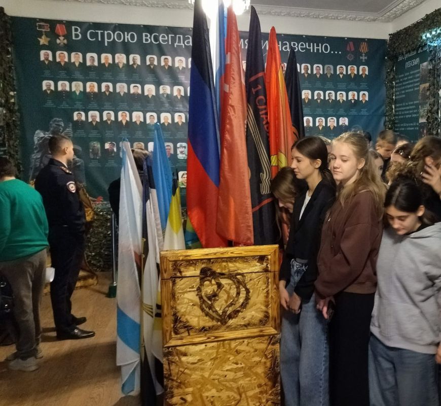Школьники города Комсомольское посетили экскурсию «Боевой путь за свободу Донбасса» Школьники города Комсомольское посетили экскурсию «Боевой путь за свободу Донбасса»