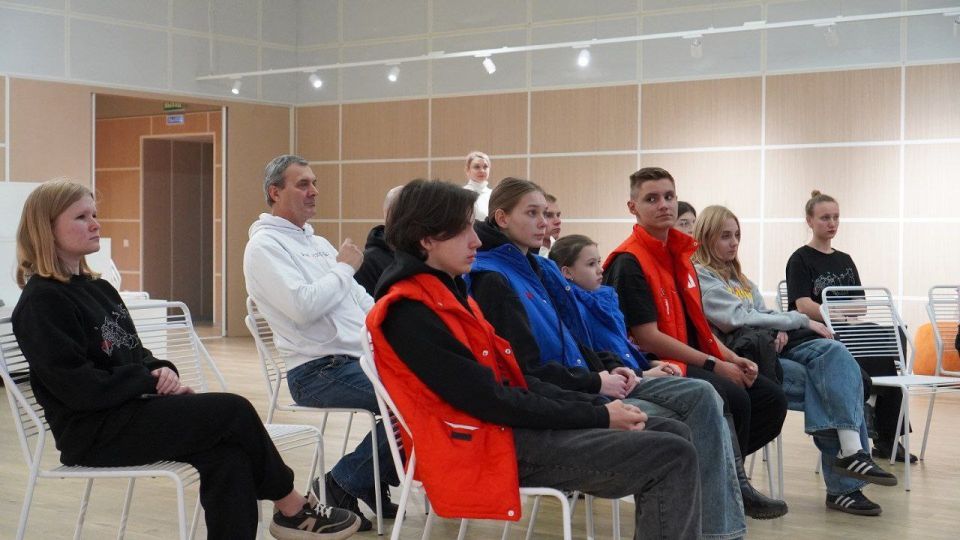 В светлый праздник Покрова Пресвятой Богородицы, в Доме молодежи для активистов молодежных движений прошла лекция по духовному воспитанию В светлый праздник Покрова Пресвятой Богородицы, в Доме молодежи для активистов молодежных движений прошла лекция по духовному воспитанию