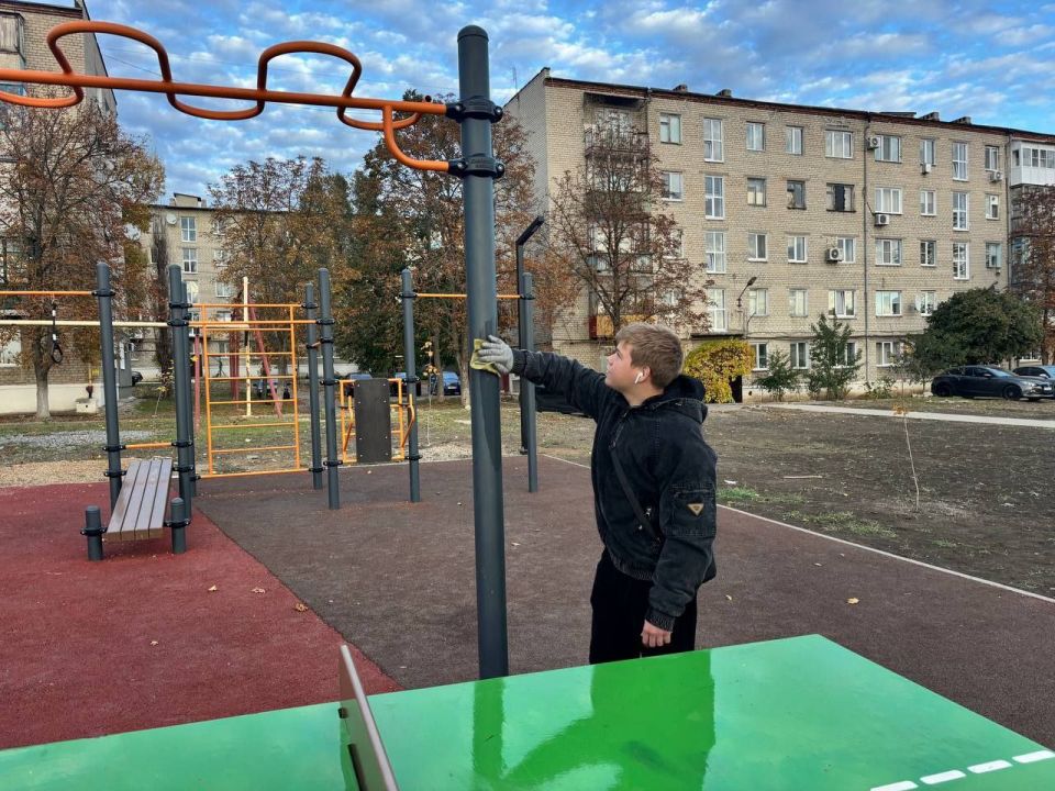 Стоп вандализм. В рамках направления «Доброслужащий» в Донецкой Народной Республике, молодежь Докучаевска продемонстрировала свою активную гражданскую позицию, проведя социально значимую акцию «Стоп вандализм» Стоп вандализм. В рамках направления «Доброслужащий» в Донецкой Народной Республике, молодежь Докучаевска продемонстрировала свою активную гражданскую позицию, проведя социально значимую акцию «Стоп вандализм»