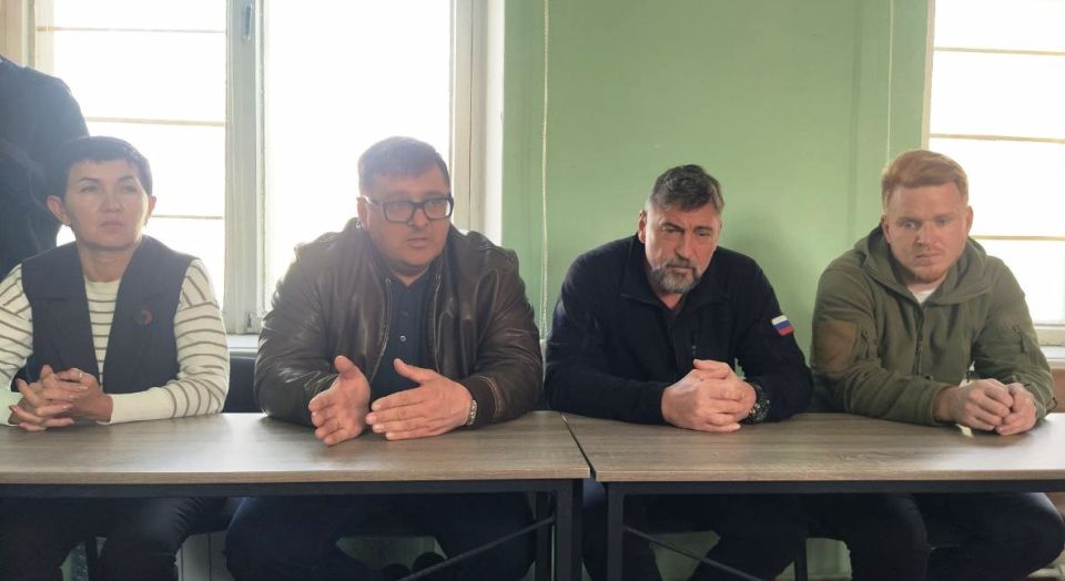 Василий Овчаров: Совместно с представителями нашего шефа-региона Московской области Алексеем Гержиком и Игорем Улыбиным, а также начальником Винограднеского теротдела Тамарой Круликовской, провел встречу с жителями села... Василий Овчаров: Совместно с представителями нашего шефа-региона Московской области Алексеем Гержиком и Игорем Улыбиным, а также начальником Винограднеского теротдела Тамарой Круликовской, провел встречу с жителями села...