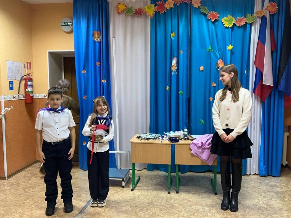 Ребята Ждановки приняли участие в акции «Учиться в Донбассе» Ребята Ждановки приняли участие в акции «Учиться в Донбассе»