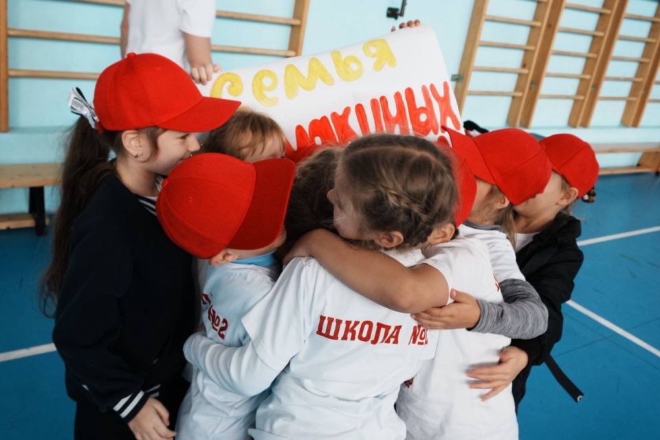 Школьники Кировского вместе с родителями поучаствовали в спортивных состязаниях Школьники Кировского вместе с родителями поучаствовали в спортивных состязаниях