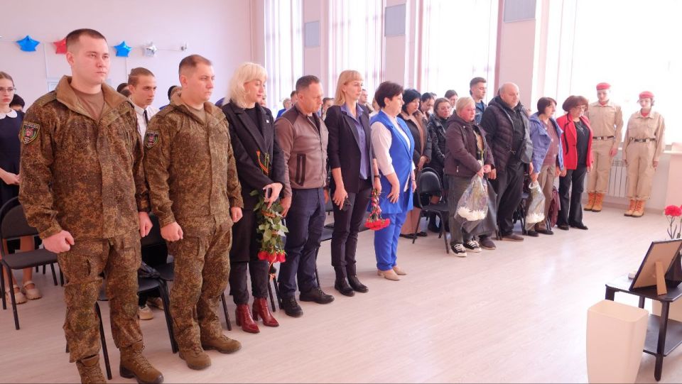 Герои никогда не умирают, Герои в нашей памяти живут Герои никогда не умирают, Герои в нашей памяти живут