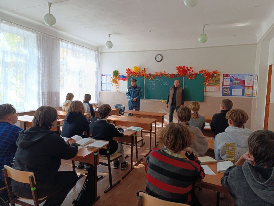 Разговор о важном. Сегодня, 15 октября, в ГБОУ «СШ №12 им. М. Толстых» состоялась встреча администрации городского округа Иловайск и представителей МЧС со школьниками, в рамках плана мероприятий, направленных на... Разговор о важном. Сегодня, 15 октября, в ГБОУ «СШ №12 им. М. Толстых» состоялась встреча администрации городского округа Иловайск и представителей МЧС со школьниками, в рамках плана мероприятий, направленных на...