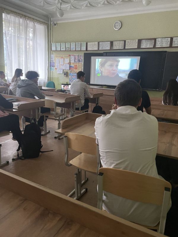 Как противостоять террору. В школе №26 г. Донецка для старшеклассников Молодежный Парламент провел важную лекцию на тему противодействия терроризму и экстремизму Как противостоять террору. В школе №26 г. Донецка для старшеклассников Молодежный Парламент провел важную лекцию на тему противодействия терроризму и экстремизму