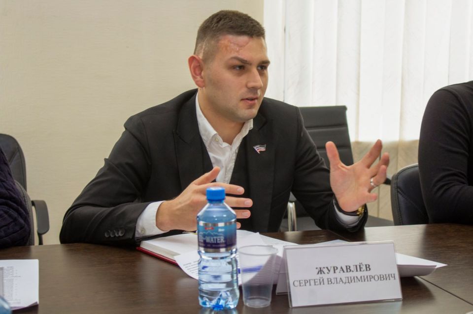 Заместитель Председателя Народного Совета ДНР Андрей Крамар (фракция ЛДПР) организовал заседание круглого стола по вопросам предложений для включения в план работы комиссии по профилактике правонарушений на территории... Заместитель Председателя Народного Совета ДНР Андрей Крамар (фракция ЛДПР) организовал заседание круглого стола по вопросам предложений для включения в план работы комиссии по профилактике правонарушений на территории...