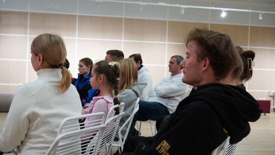 В светлый праздник Покрова Пресвятой Богородицы, в Доме молодежи для активистов молодежных движений прошла лекция по духовному воспитанию В светлый праздник Покрова Пресвятой Богородицы, в Доме молодежи для активистов молодежных движений прошла лекция по духовному воспитанию