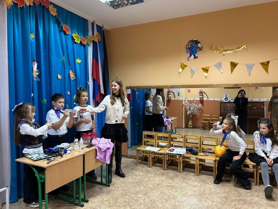 Ребята Ждановки приняли участие в акции «Учиться в Донбассе» Ребята Ждановки приняли участие в акции «Учиться в Донбассе»