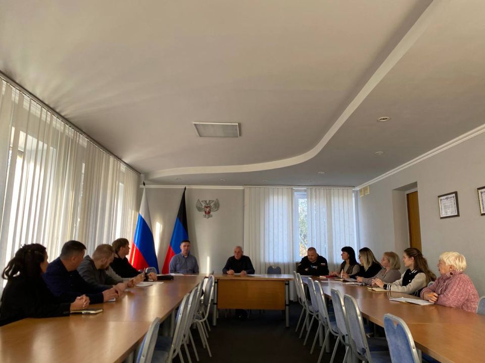 Евгений Поплавский: Провел заседание штаба по вопросам здравоохранения с главным врачом ГБУ ДНР «ЦГБ г. Харцызска» Андреем Медведевым, представителями Администрации, некоммерческих организаций и депутатами Евгений Поплавский: Провел заседание штаба по вопросам здравоохранения с главным врачом ГБУ ДНР «ЦГБ г. Харцызска» Андреем Медведевым, представителями Администрации, некоммерческих организаций и депутатами
