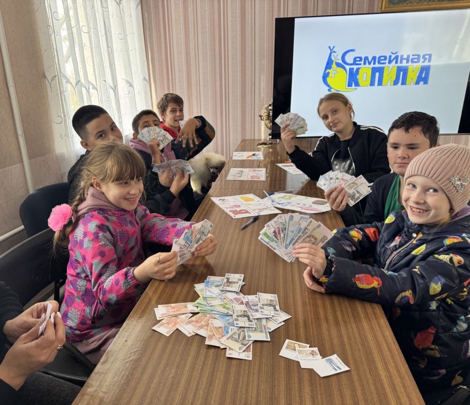 Николай Михайлов: В Новозарьевке прошла деловая игра «Семейная копилка» Николай Михайлов: В Новозарьевке прошла деловая игра «Семейная копилка»