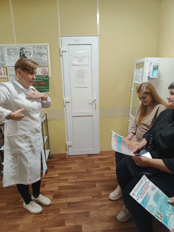 Старшая акушерка Тельмановской ЦРБ провела беседу и занятие в женской консультации на тему: "Простые советы: как избежать риска развития рака молочной железы" Старшая акушерка Тельмановской ЦРБ провела беседу и занятие в женской консультации на тему: "Простые советы: как избежать риска развития рака молочной железы"