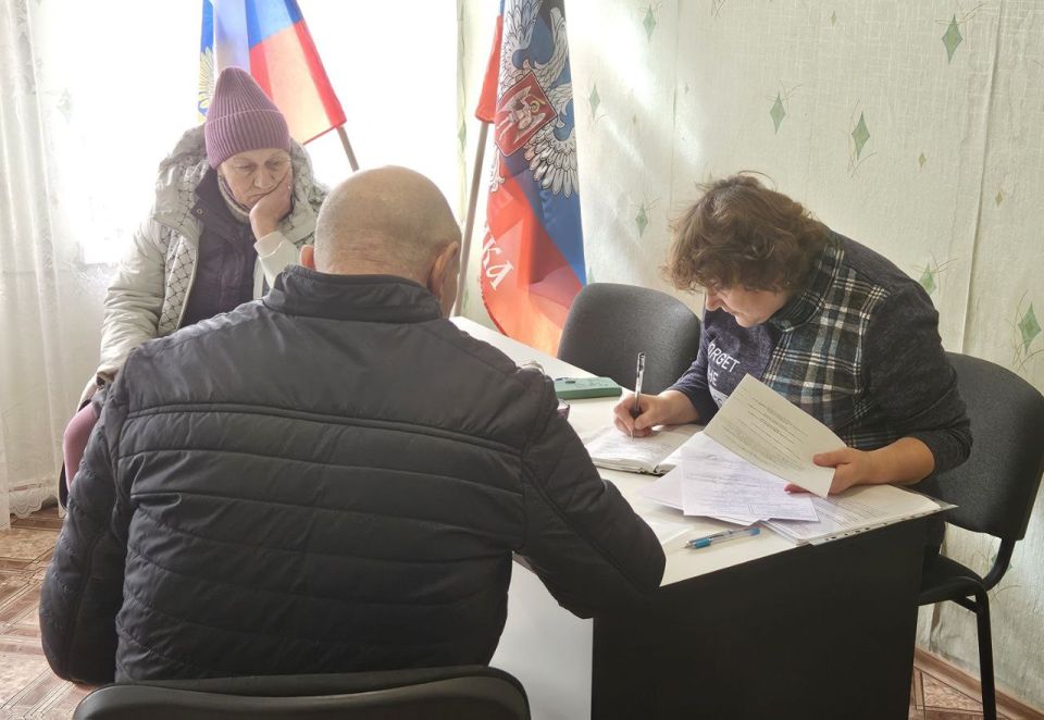 В Пантелеймоновке прошла встреча представителей Фонда "Защитники Отечества" с жителями В Пантелеймоновке прошла встреча представителей Фонда "Защитники Отечества" с жителями