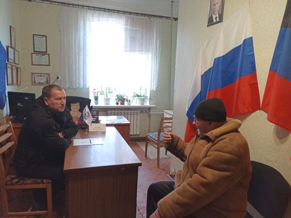 14 сентября 2025г., заместитель главы администрации городского округа Дебальцево Валерий Бессараб, провёл личный прием граждан в местной общественной приёмной Дебальцевского местного отделения Партии "Единая Россия" в... 14 сентября 2025г., заместитель главы администрации городского округа Дебальцево Валерий Бессараб, провёл личный прием граждан в местной общественной приёмной Дебальцевского местного отделения Партии "Единая Россия" в...