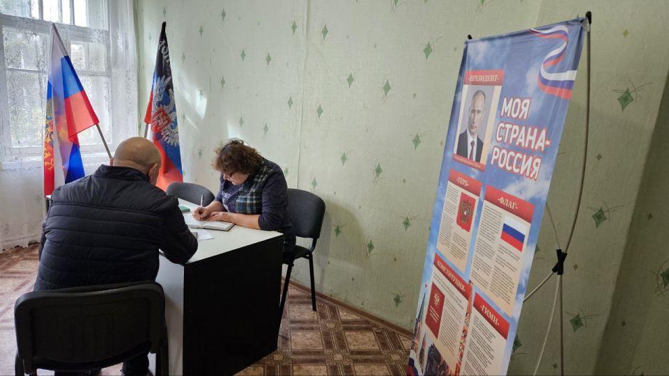 В Пантелеймоновке прошла встреча представителей Фонда "Защитники Отечества" с жителями В Пантелеймоновке прошла встреча представителей Фонда "Защитники Отечества" с жителями