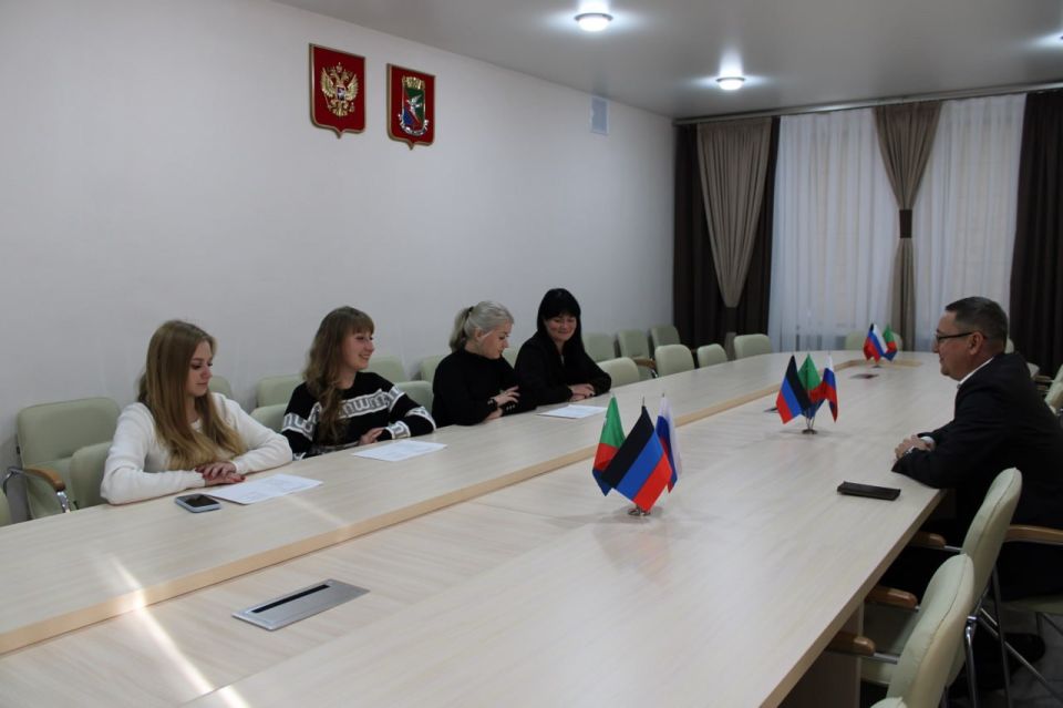 СОСТОЯЛИСЬ ВСТРЕЧИ. 15 октября 2025 года депутаты Горловского городского совета от фракции «Единая Россия» – Роман Конев и Александр Бобровский в рамках исполнения поручения Главы Донецкой Народной Республики Дениса Пушилина... СОСТОЯЛИСЬ ВСТРЕЧИ. 15 октября 2025 года депутаты Горловского городского совета от фракции «Единая Россия» – Роман Конев и Александр Бобровский в рамках исполнения поручения Главы Донецкой Народной Республики Дениса Пушилина...